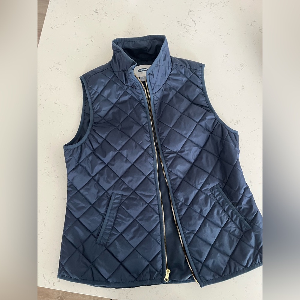 Old Navy quilted Vest, size Medium, EUC, navy.